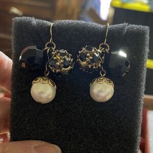 Elegant Black and Gold Pearl Drop Earrings